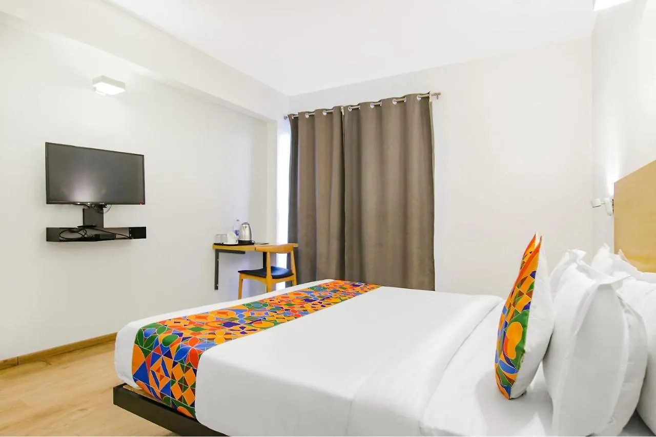*** Hotel Fabhotel Infinity Stays Gurgáon Indie